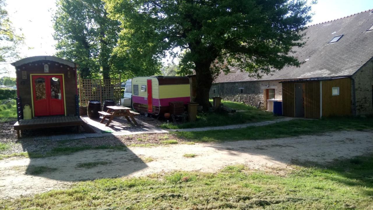 La Roulotte Chainoux Bains-sur-Oust Exterior photo